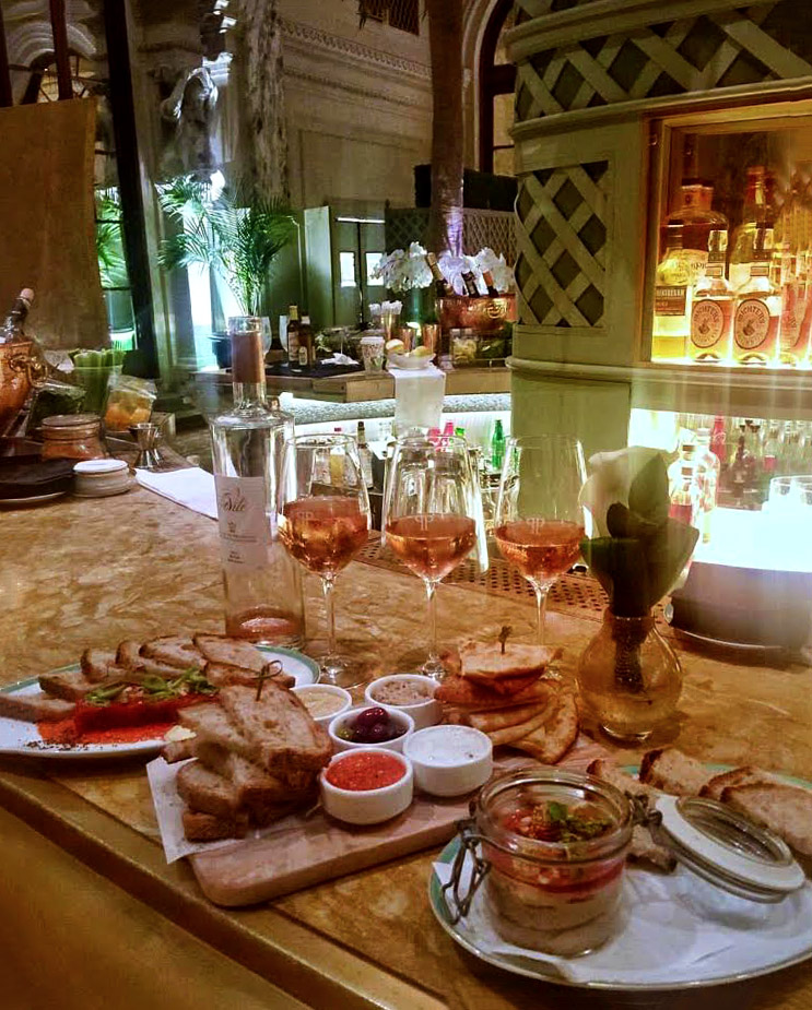 The Palm Court at The Plaza , photo courtesy of @peachytravels