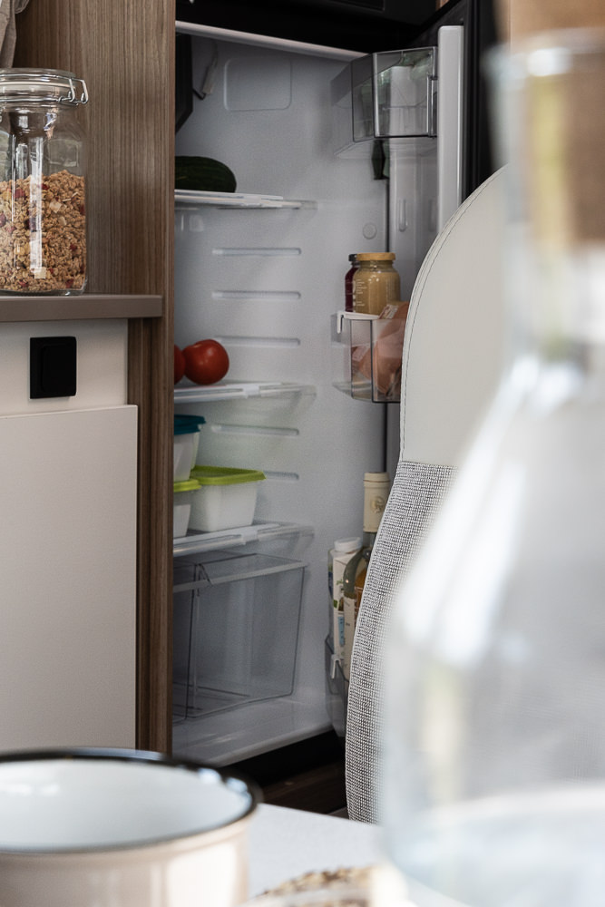 Küche - Kühlschrank geöffnet
