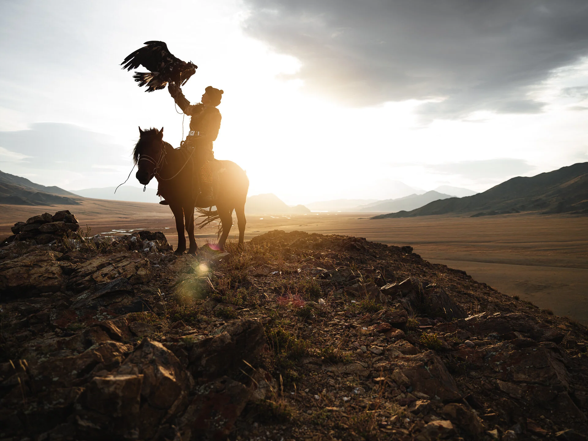 THE EAGLE HUNTRESS OF MONGOLIA