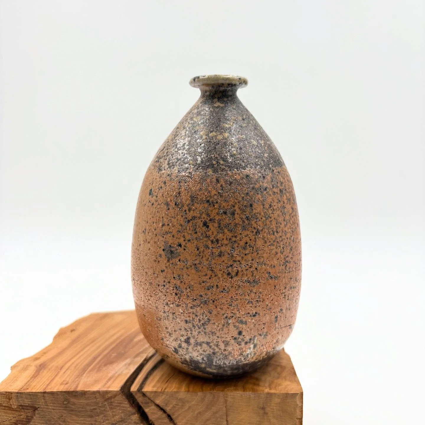 Few pieces from The Catskills Wood Fire Workshop at Marisa Recchia Studio. It was incredible to have the opportunity to experience one of @judahbirkeland &rsquo;s amazing new compact wood kilns. These kilns are incredibly crafted &amp; beautiful desi