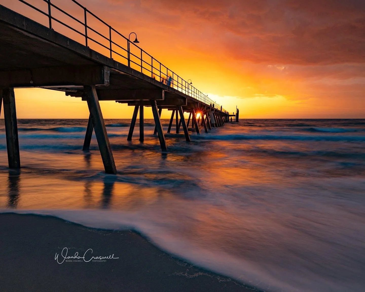 It really was the sunset that kept on giving&hellip;&hellip;my last night in South Australia, and I spent it with some lovely friends and followers, both new and old, at Glenelg Jetty initially dodging the rain/storm clouds but then being surprised w