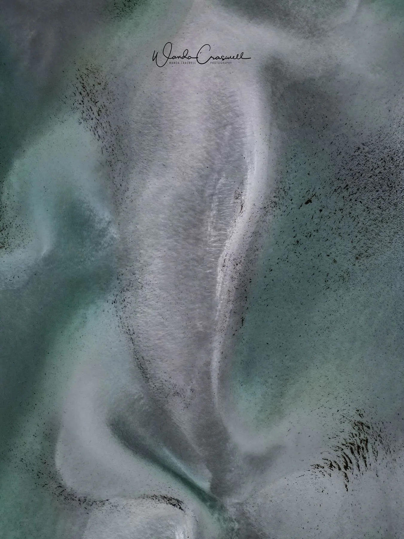 The tide was low, and the views from above were gorgeous! My fave perspective when flying my drone is taking topdown photos of the swirls and patterns in the ocean below.

 📍: Yorke Peninsula, South Australia
 📷: DJI Mini 3 Pro

#girlswhodrone #wom