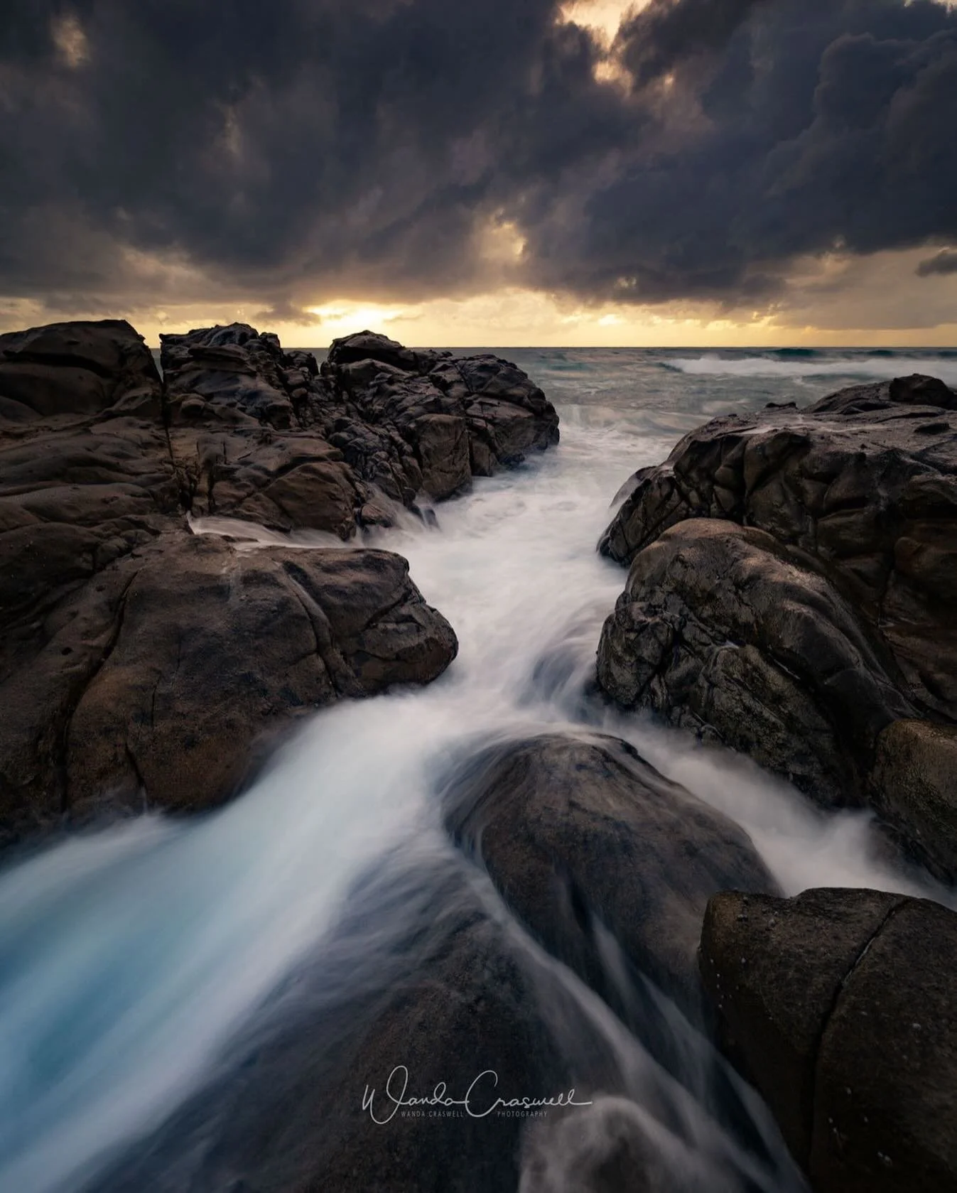 There are 2 local beaches that I like for flow, and this is one of them: but only at the right tide levels! Definitely as the tide is halfway down and going out&hellip;..otherwise it&rsquo;s a bit sketchy to stand here. 

 📍: Sunshine Coast, Queensl