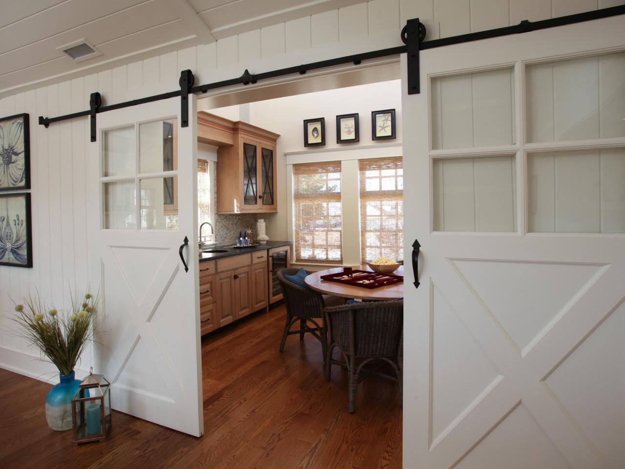 DP_Maria-Tocylowski-neutral-transitional-barn-doors-game-room_h.jpg.rend.hgtvcom.1280.960.jpeg