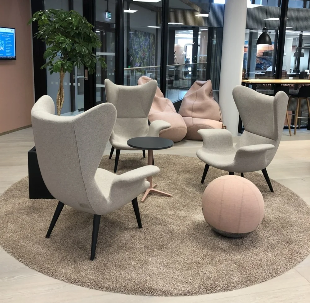 IN FRONT DESIGN