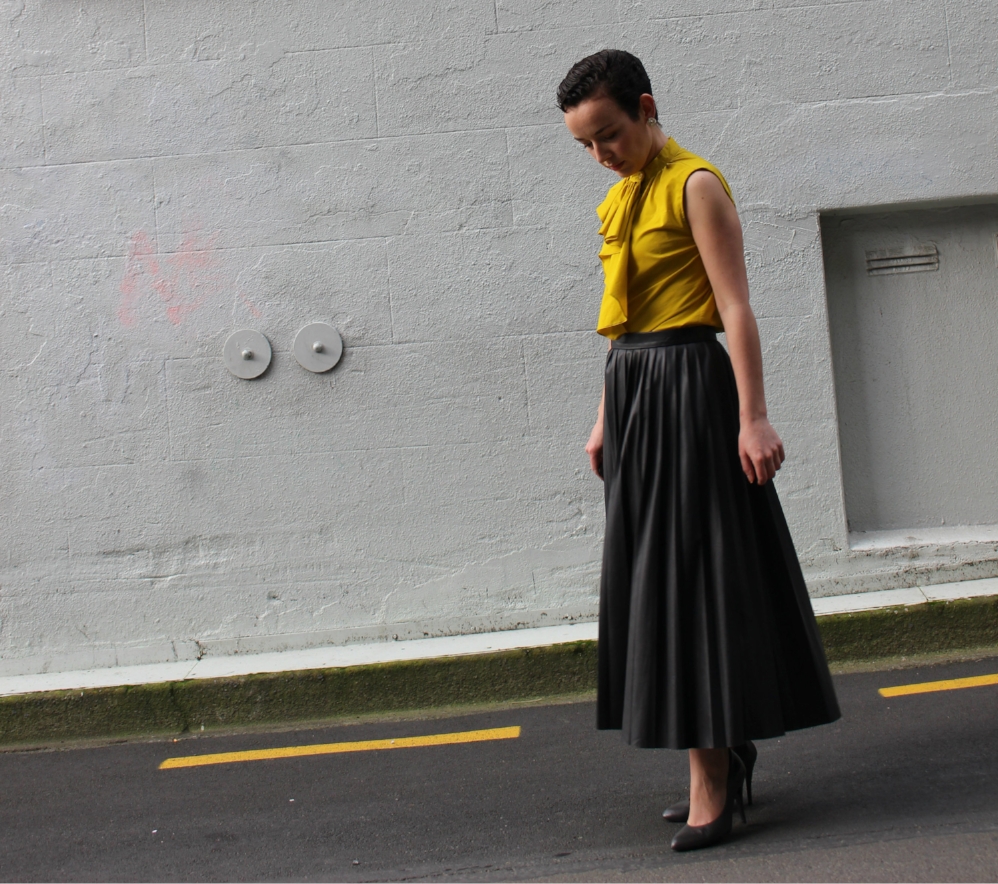 Nope, distracted by my swishy skirt, sorry. 