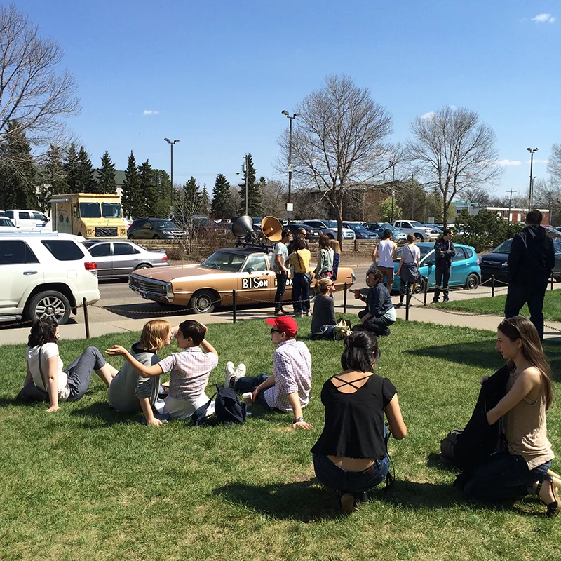 We hung out on the lawn of the venue on the first beauty days of spring!