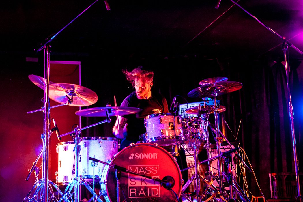 mass.sky.raid.elevendivebar.-10.jpg