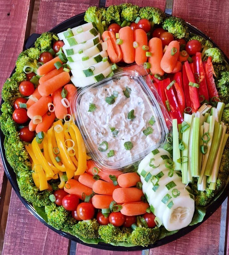 Can never go wrong with some veggies and dip! 🥦🥕🫑🍅🥒