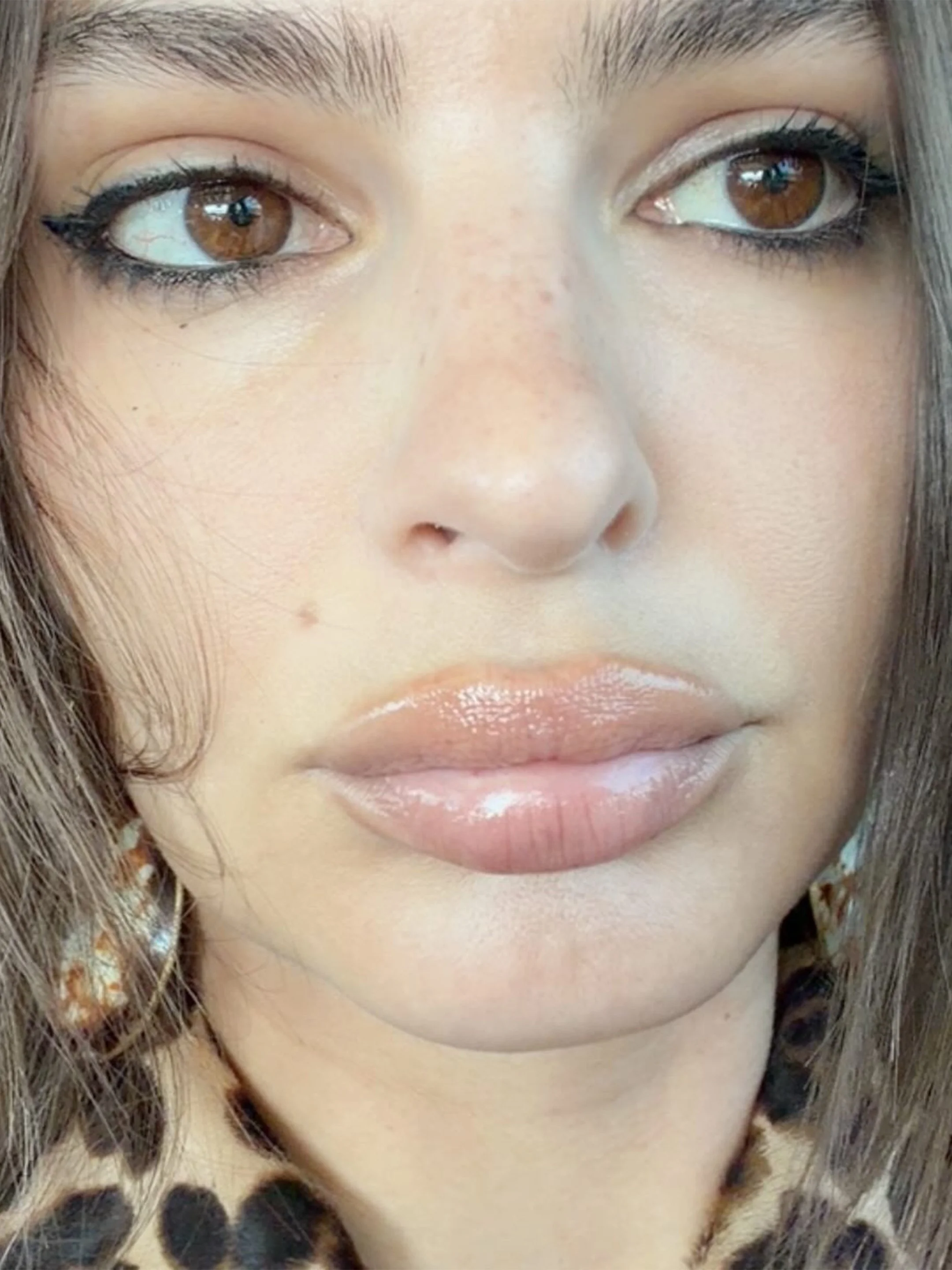 bryan-barnes-artist-blackout-emily-ratajkowski-big-fat-juicy-lips-portrait