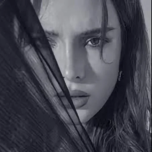 Bella-Thorne-@bellathorne-instagram-social-media-creative-art-director-designer-artist-bryan-barnes.jpg