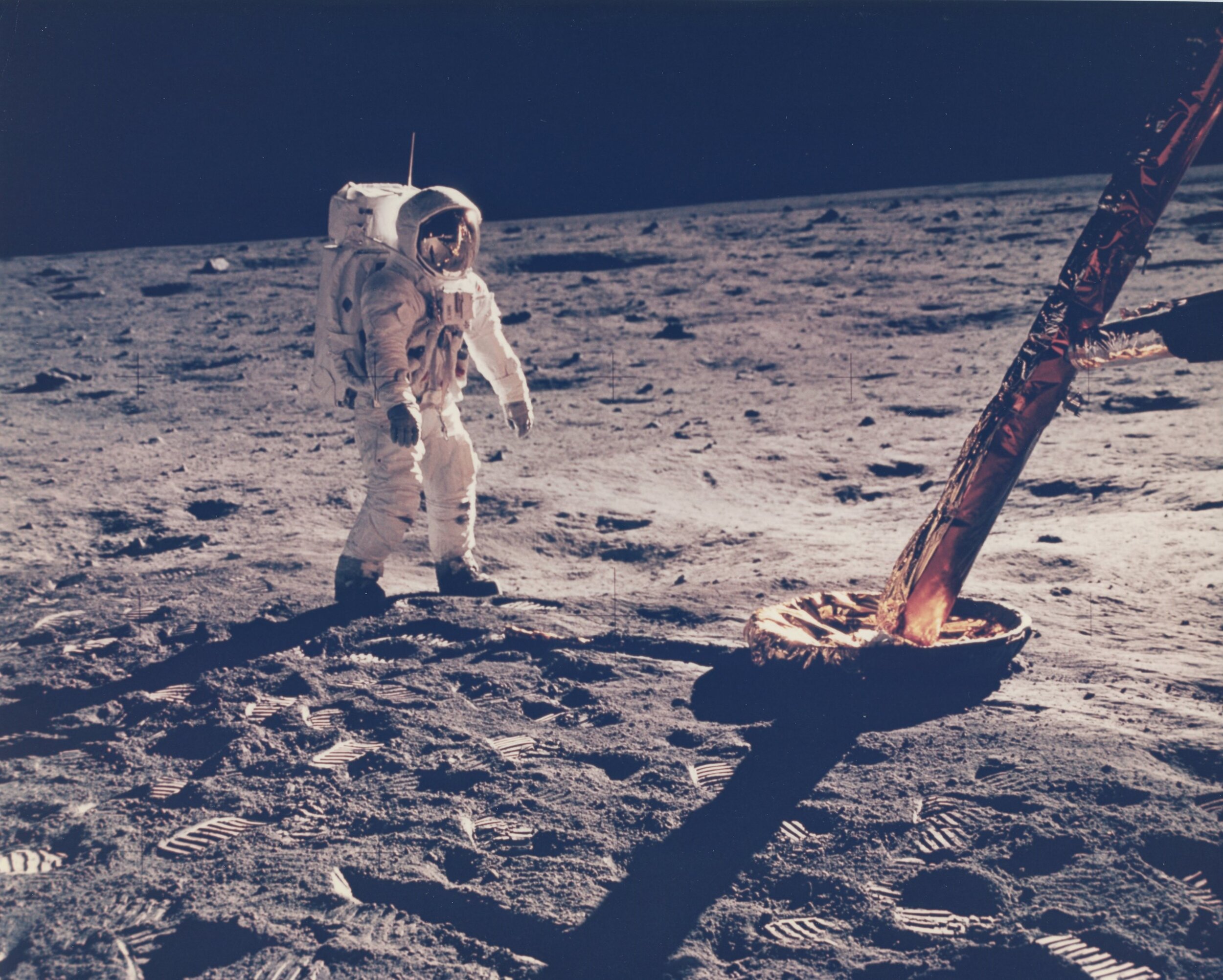 Человек который впервые оказался на поверхности луны. Аполлон 11 1969. Апполо 11 на Луне. Базз Олдрин на Луне.