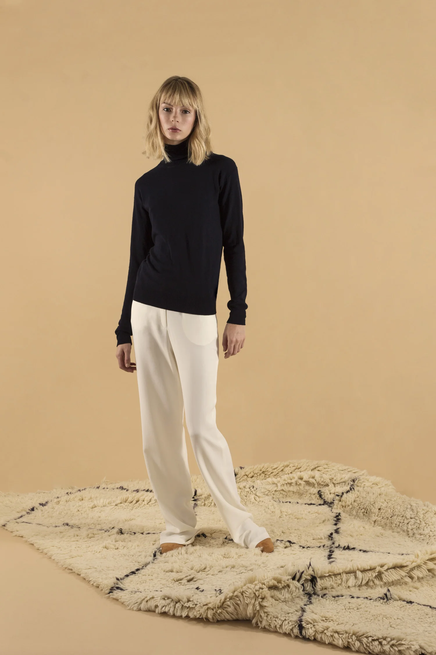 Altair sweater, full body without detail.jpg