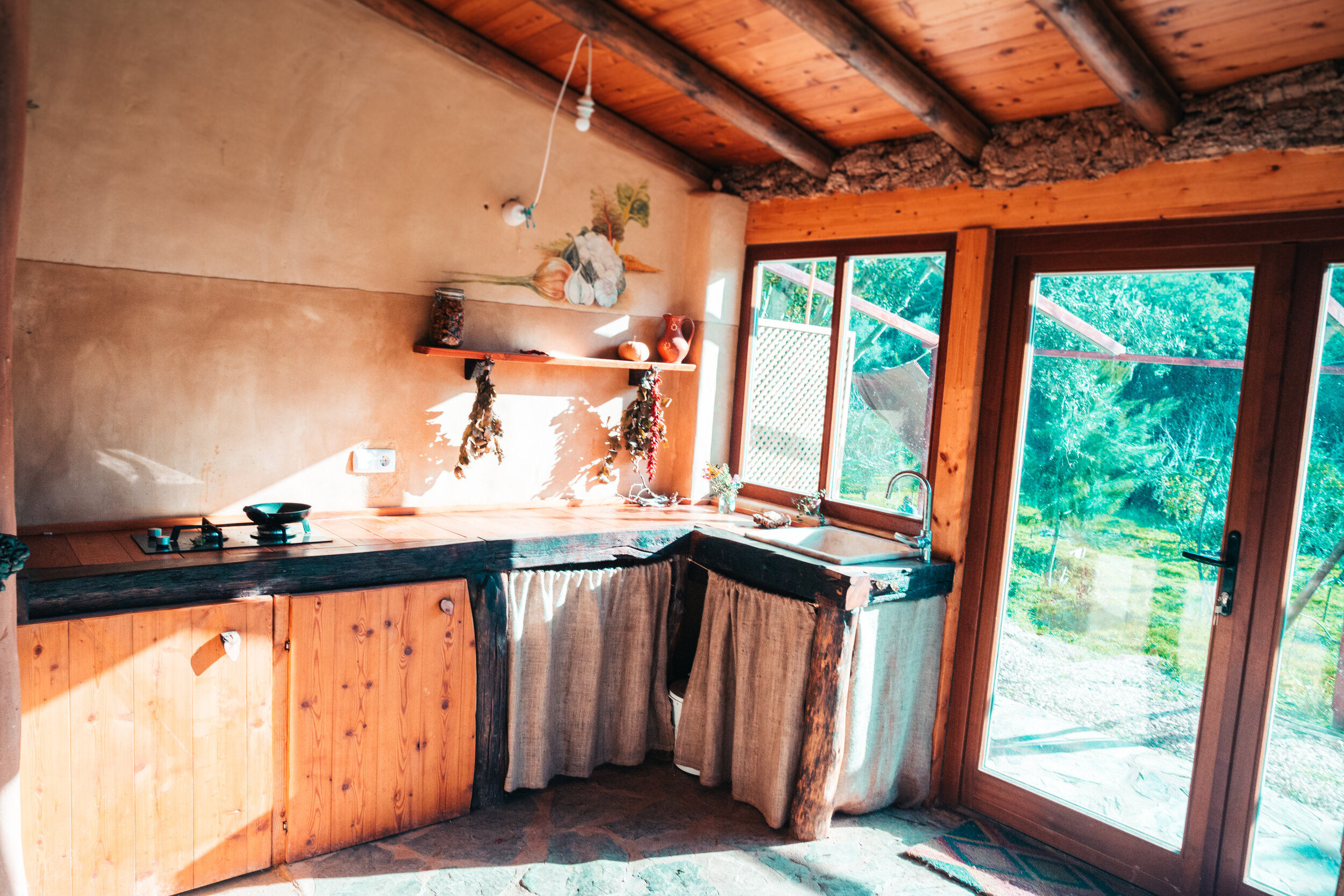 casa-do-pomar-offgrid-kitchenette-gas-stove.jpg.jpg