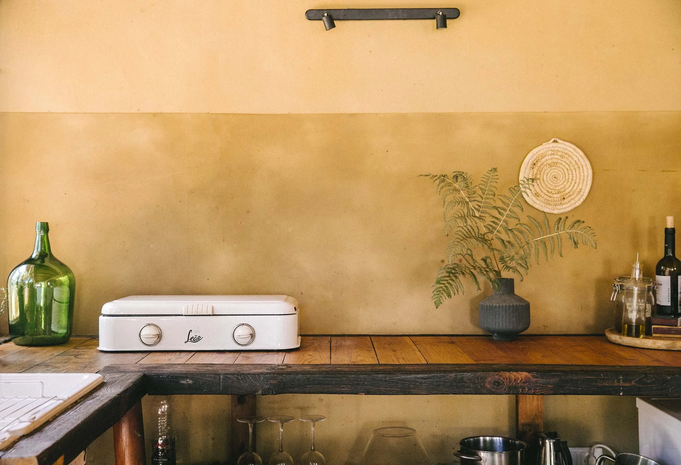 casa-louro-kitchenette-gas-stove-natural-decor.jpg.jpg