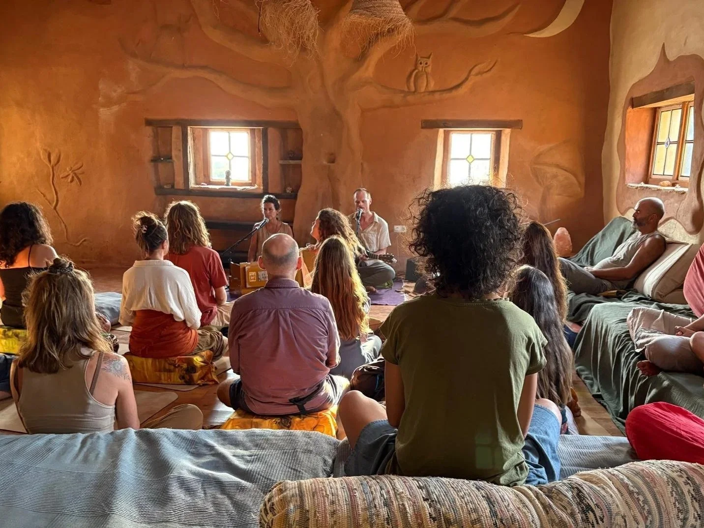 Singing-Cirle-Kirtan-with-Shankari.jpg
