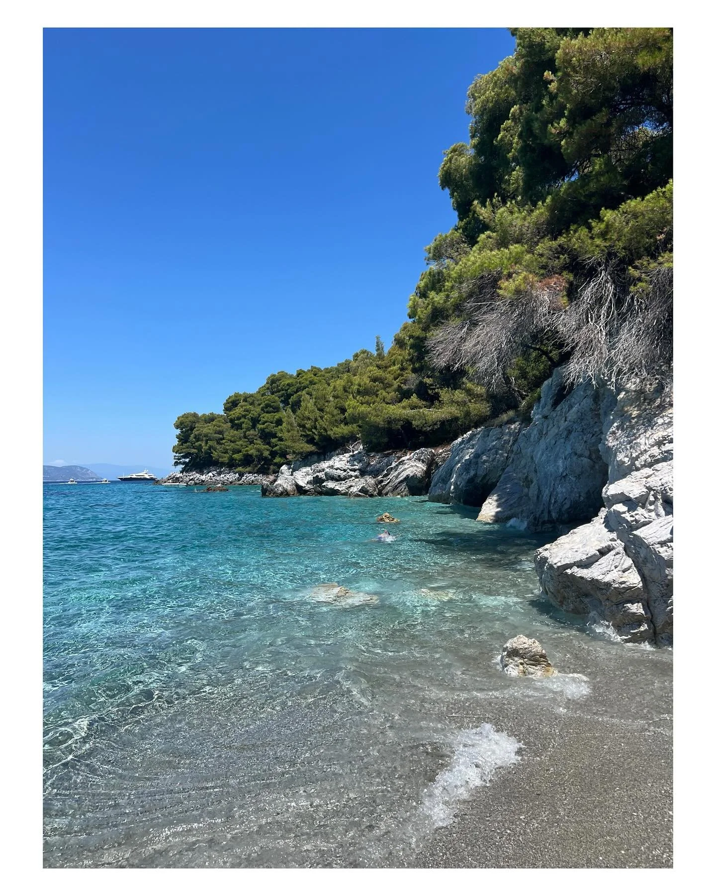 Mit dieser Postkarte aus Griechenland w&uuml;nsche ich ihnen allen einen wundersch&ouml;nen, erholsamen Sommer!
Tr&egrave;s belles vacances les amis ❤️