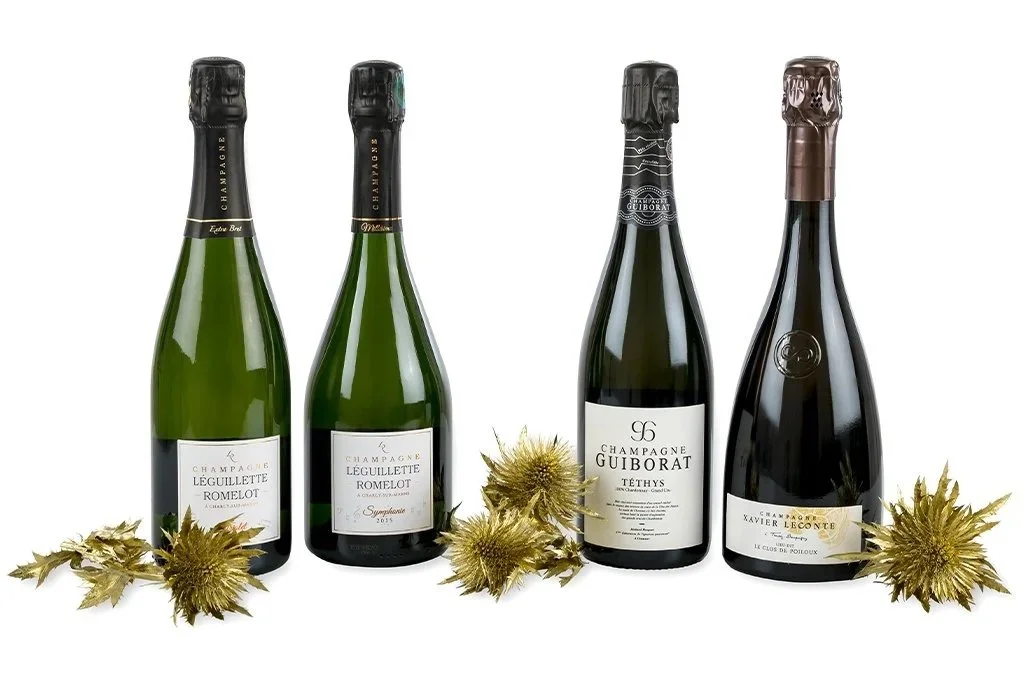 Vier Flaschen Champagner mit vergoldeten Disteln