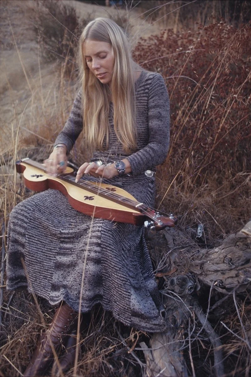 <a href="http://www.vogue.com/6589441/joni-mitchell-box-set-love-has-many-faces/" target="_Blank">VOGUE</a>