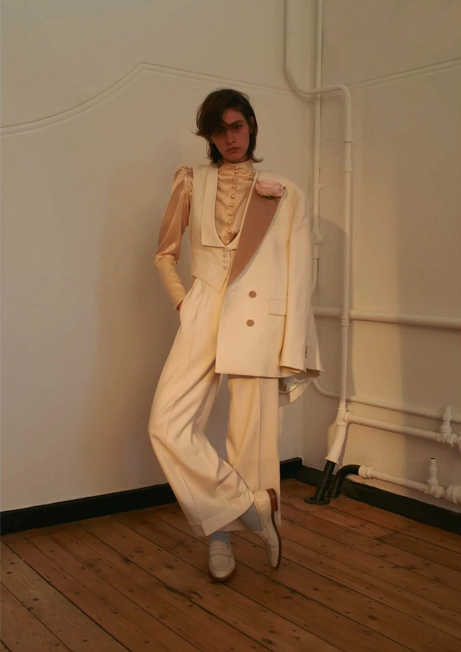 <a href="http://www.elle.com/fashion/a35376/hillier-bartley-profile/" target="_Blank">ELLE</a>
