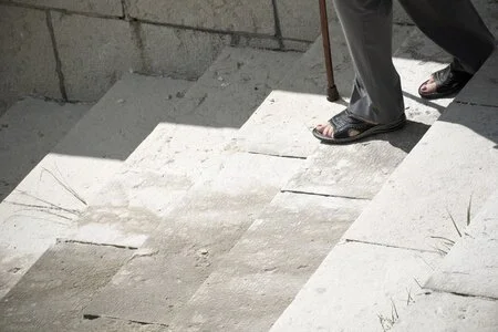 8363258_S_senior_walking_stairs_outdoors_woman_cane.jpg