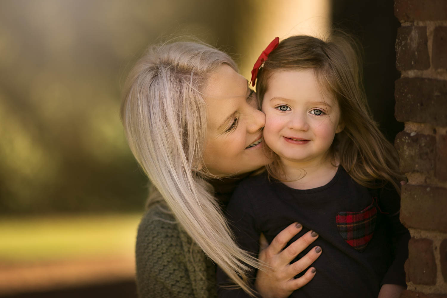  Mother and daughter during autumn family photoshoot at Castle Ashby in Northampton. 