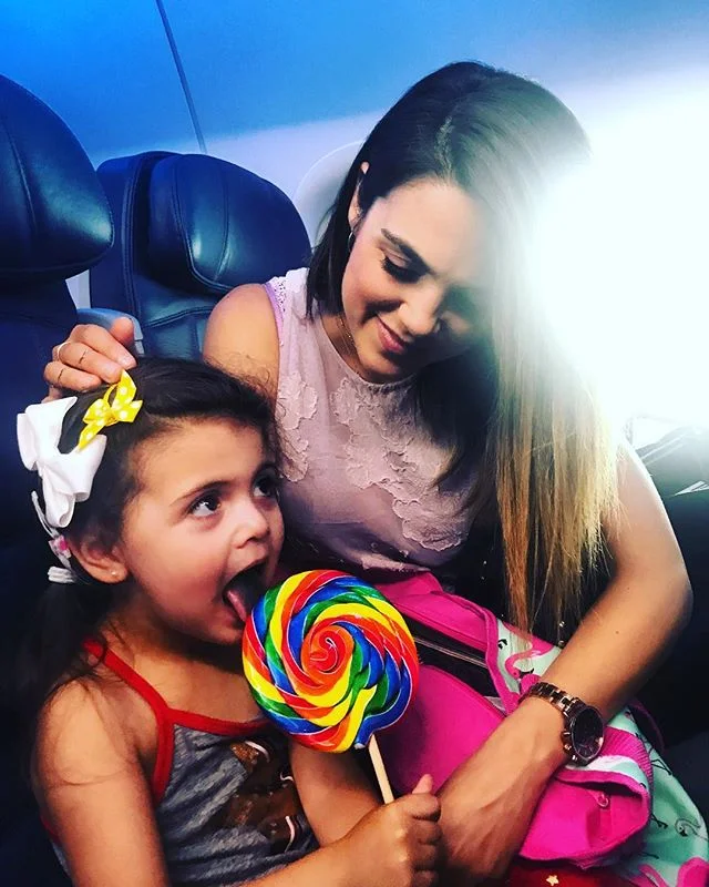 Secret weapon for flights: a lollipop that lasts the entire 4 hours... kidding, never do this. Big mistake on daddys part. #flightclub #deltaairlines #airbaby #heyjetsetbaby @delta