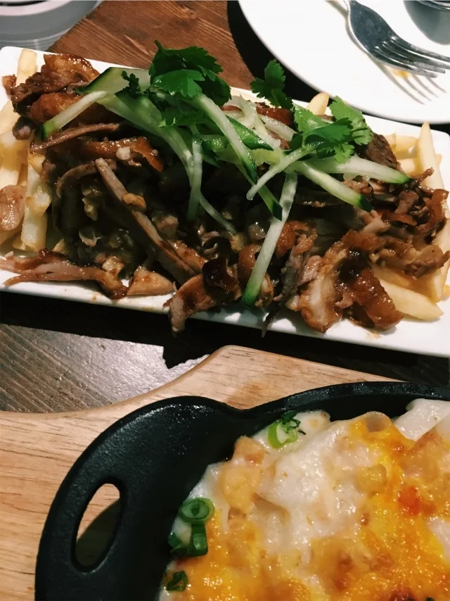 DOUBLE CHIN (CHINATOWN) LOBSTER MAC AND CHEESE (RICE NOODLES) AND PEKING DUCK FRIES