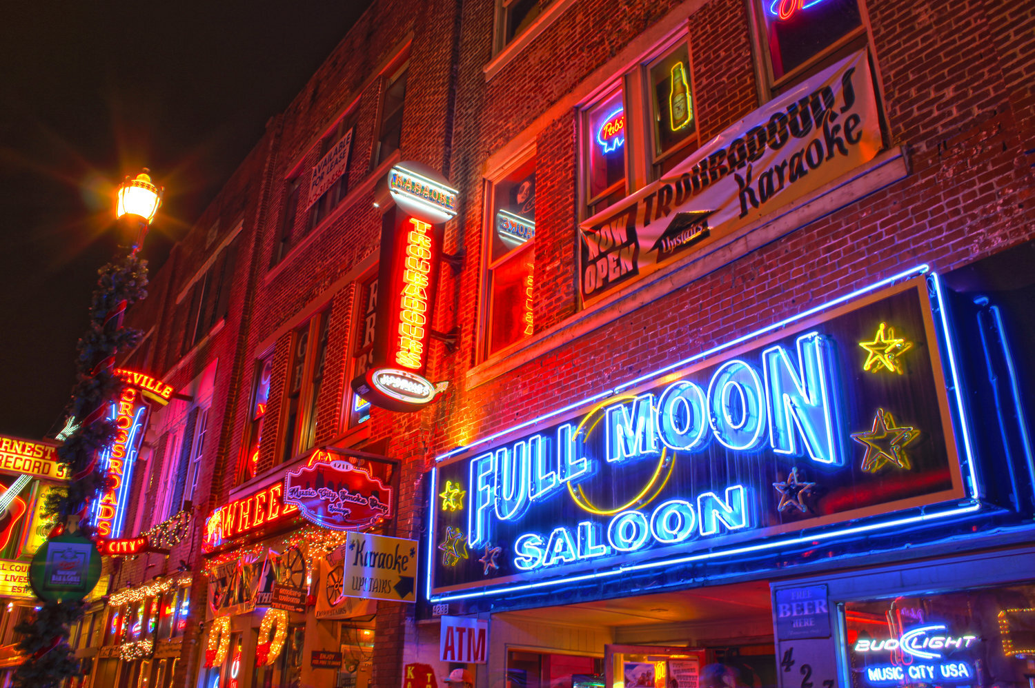 Full_Moon_Saloon_HDR2.jpg