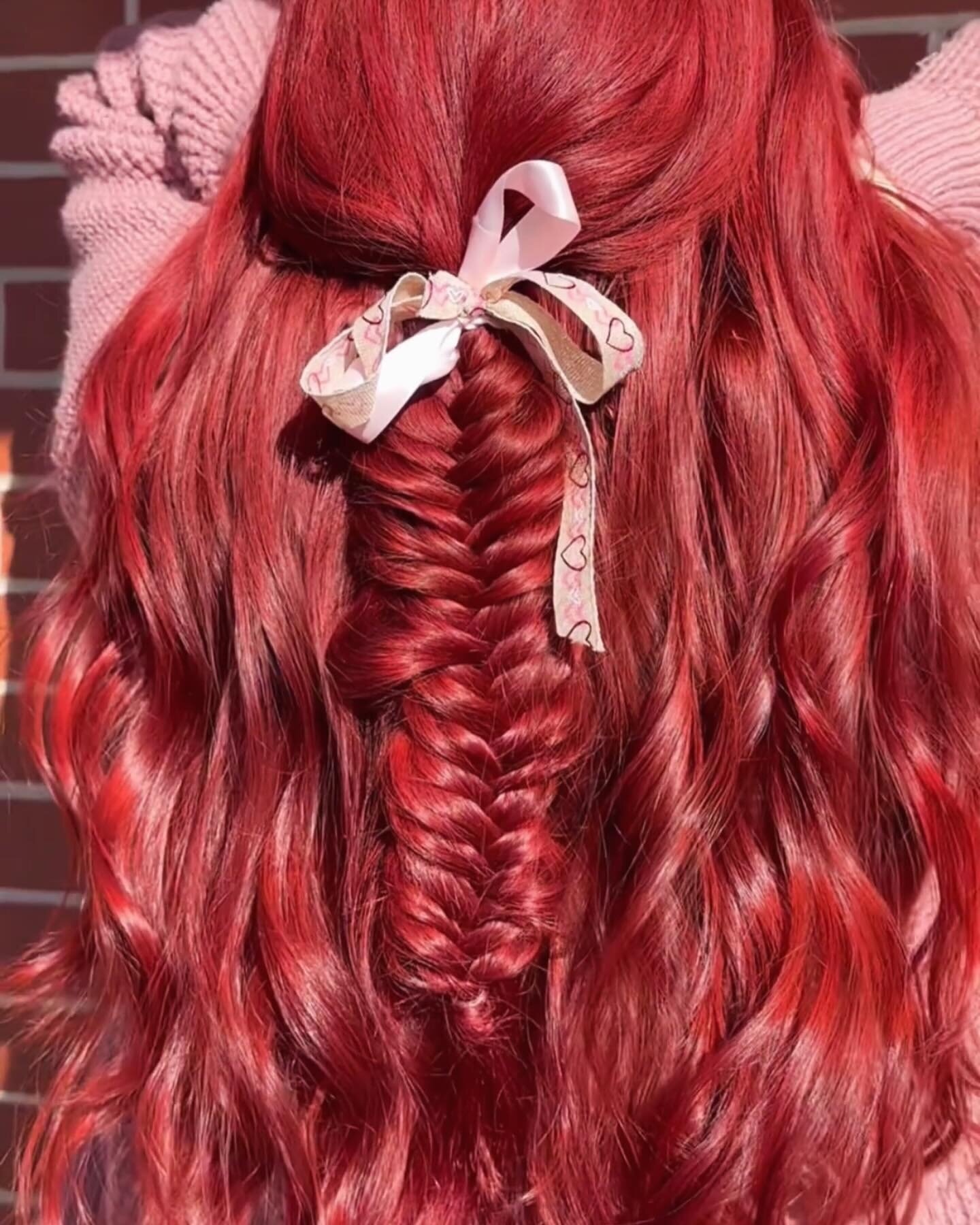 Obsessed with this rich red @locks_bylys