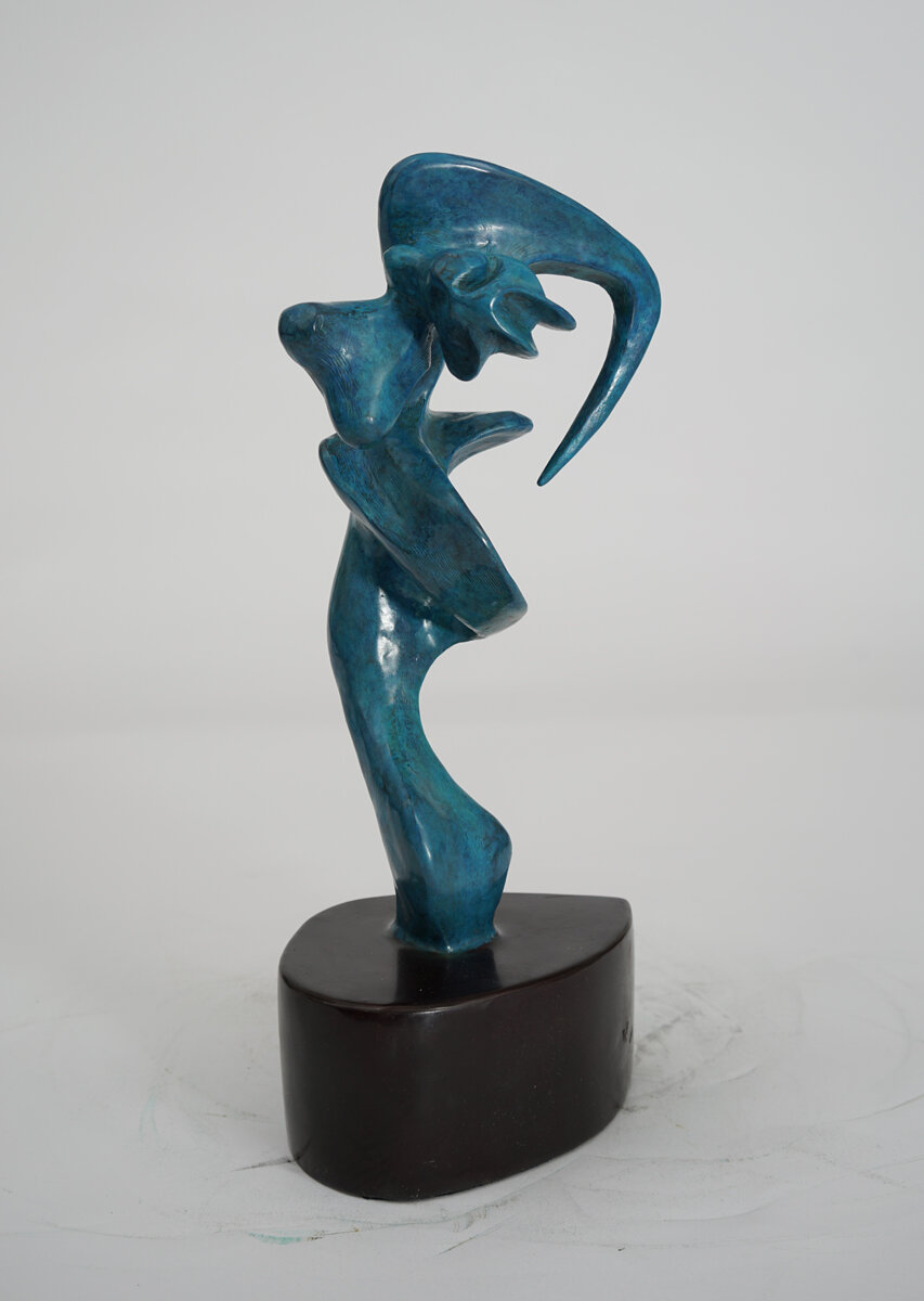  Dancing Soul,  2 020, bronz e, 14 x 8 x 8 in.  