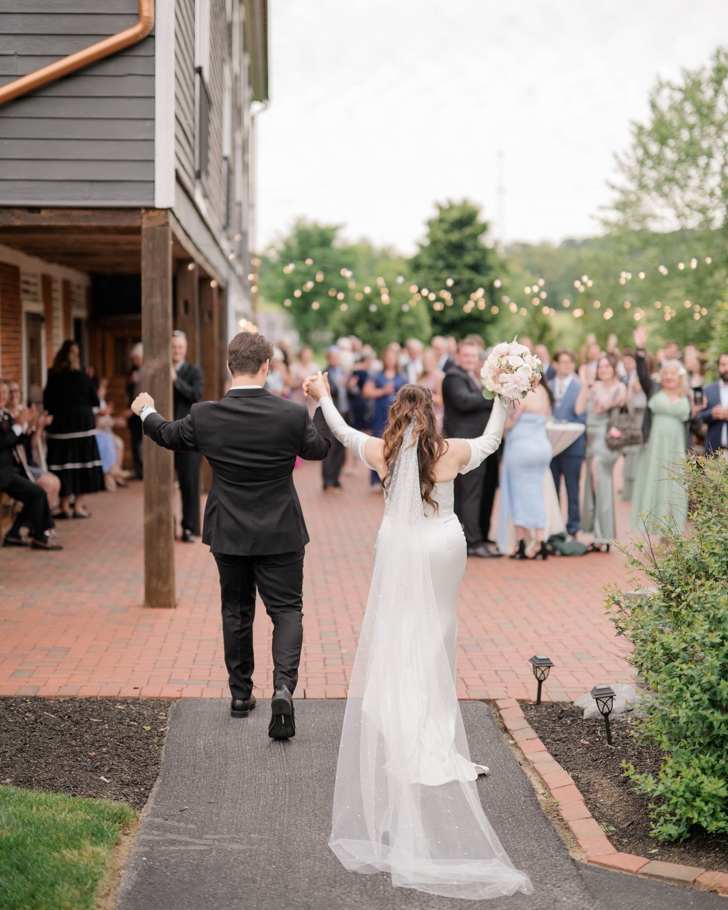 Steven &amp; Caroline 
05.25.2025

@historicashland 
@alyssabuntonphoto 
@everyone_deserves_flowers 
@brittanylynnbeauty 
@tastefuloccasionscatering