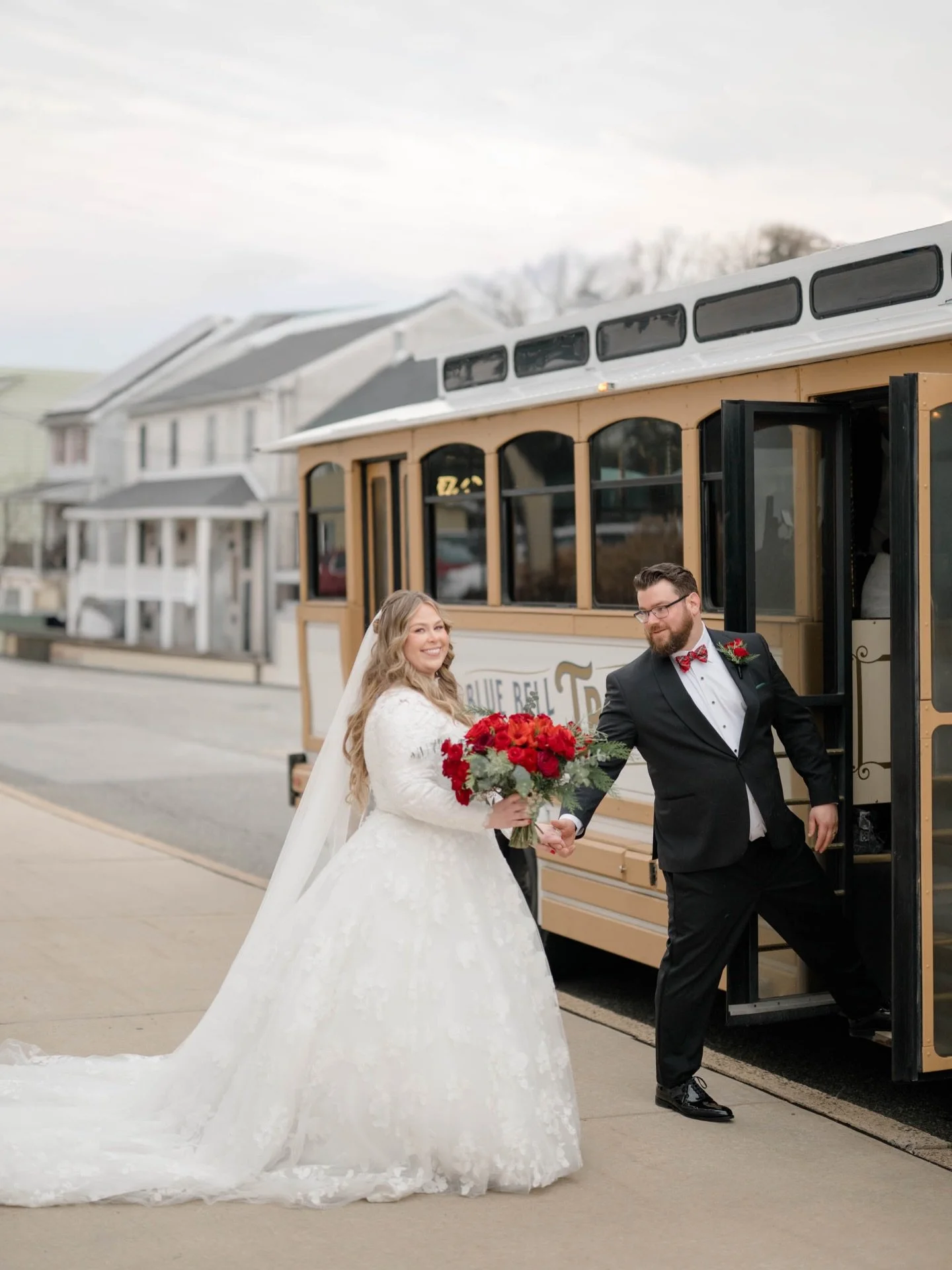 Ending the 2025 season with The Floreks 🎄

@alyssabuntonphoto 
@radnorhotelpa 
@matlackflorist 
@matlackweddings