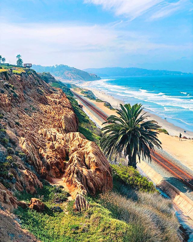 When beach pics are life 🙋&zwj;♀️ #samepicdifferentday #basicaf #stillprettytho #california