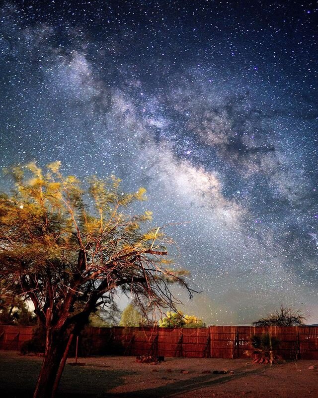 Snappin star pics 🤩 Not to shabby for a camping trip, turned bug disaster, turned resort vacay #sonyalpha #borregosprings @lacasadelzorro