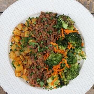 BBQ Short Ribs with Paprika Yukon Potatoes, Broccoli &amp; Carrots