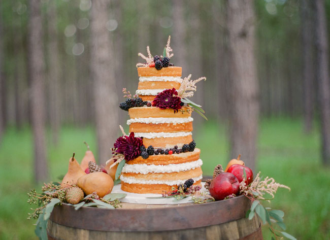 wine barrel wedding cake3.jpg