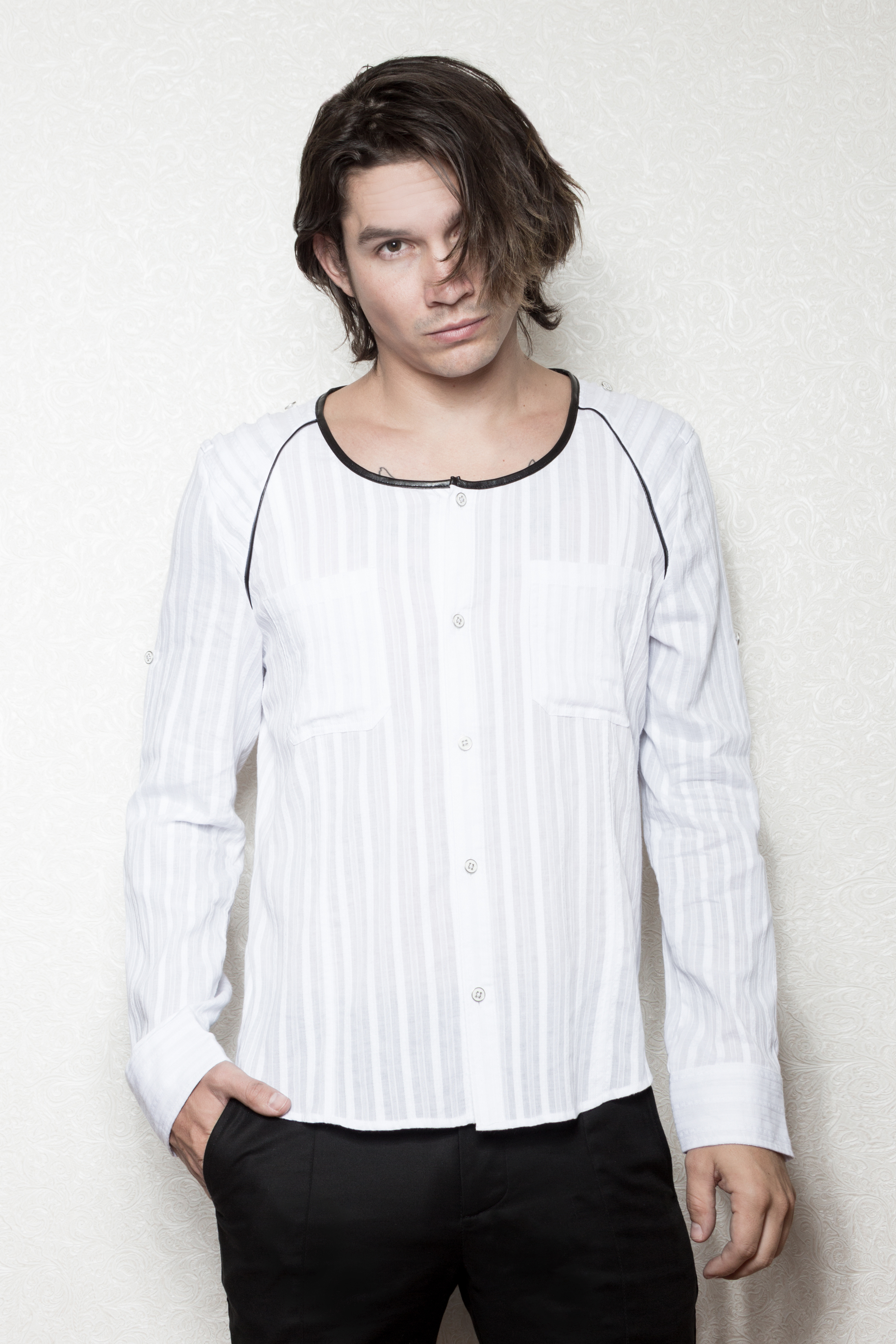 CONVERTIBLE BUTTON UP SHIRT