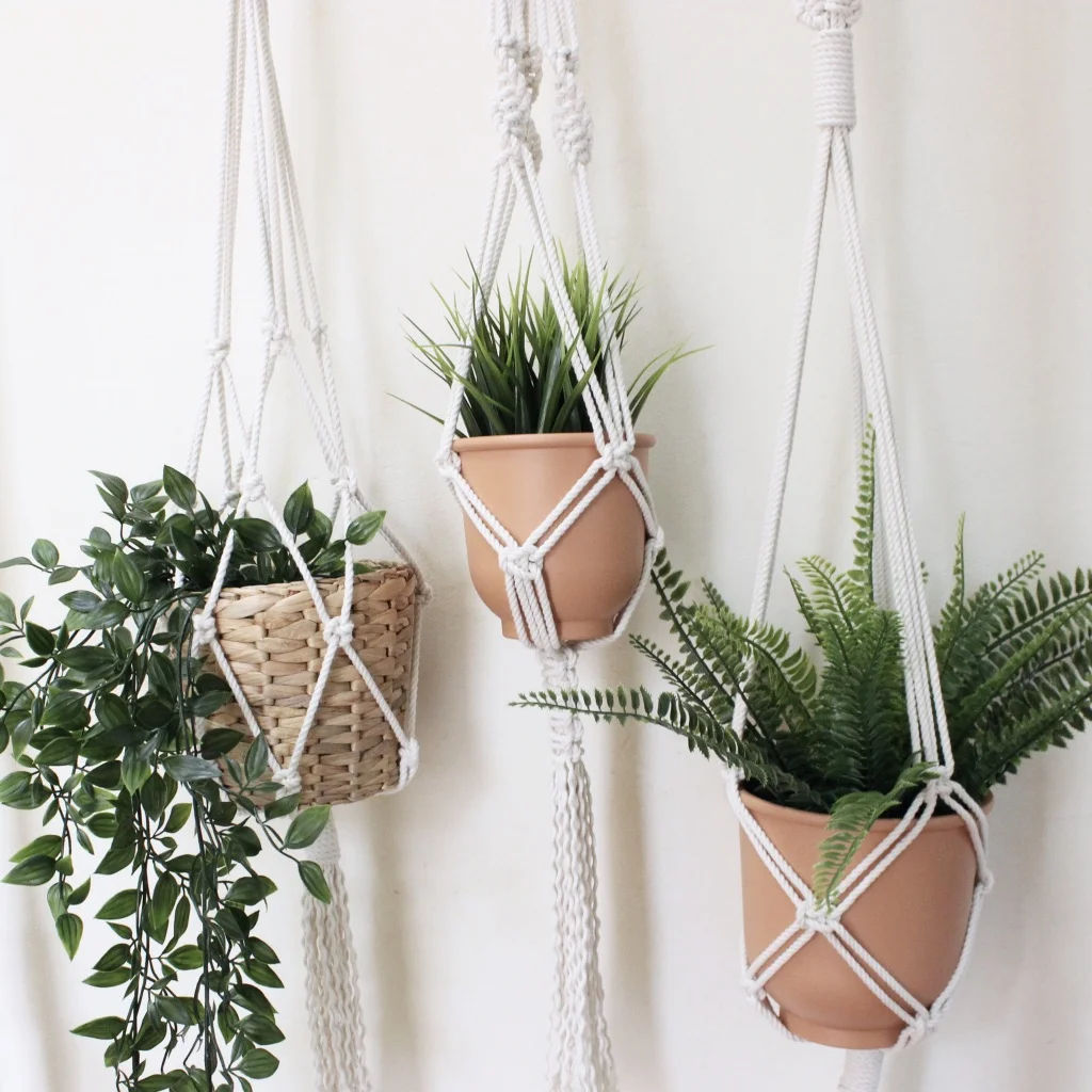 macrame plant hanger.jpg
