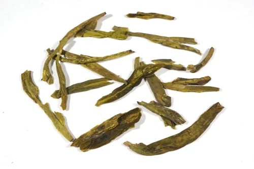 Dragonwell flat pan-fired green tea leaves