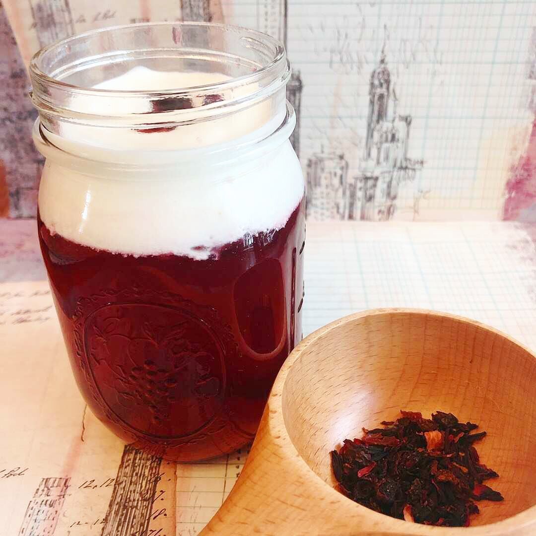 Feeling the heat? 🔥Take a break and cool off with our super delish and antioxidant rich &ldquo;Very Berry&rdquo; infusion! 🧉🥤

#icedtea #infusion #summerdrinks #fruittea #tea #drinks #caffeinfree #hotweather