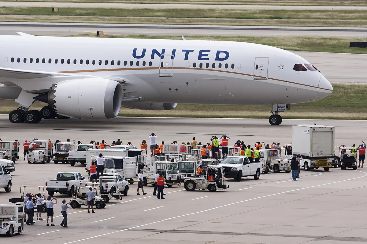 United-787-Delivery-IAH-Houston.jpg