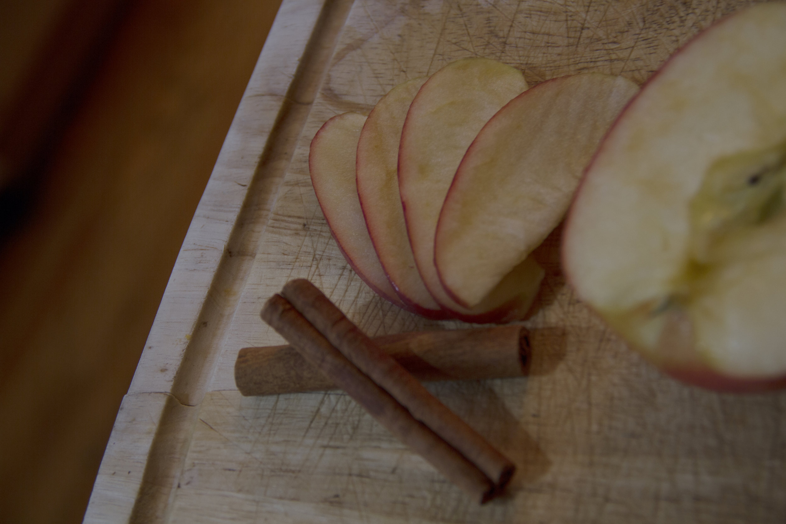 apples and cinnamon.jpg