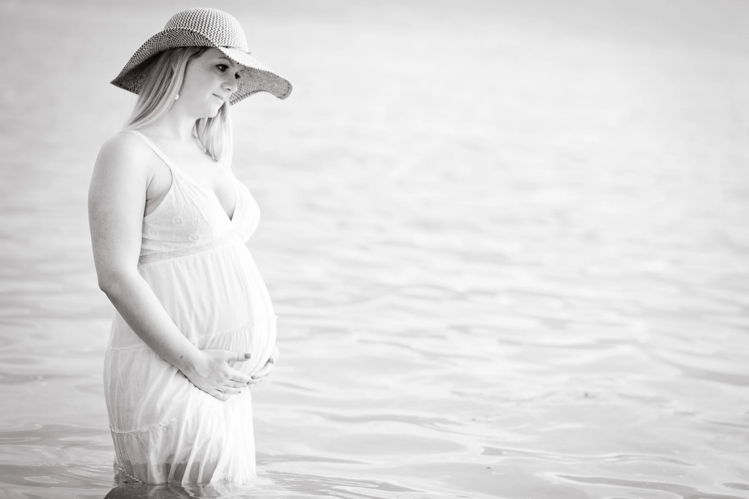 Pregnancy photo shoot in Lake Geneva