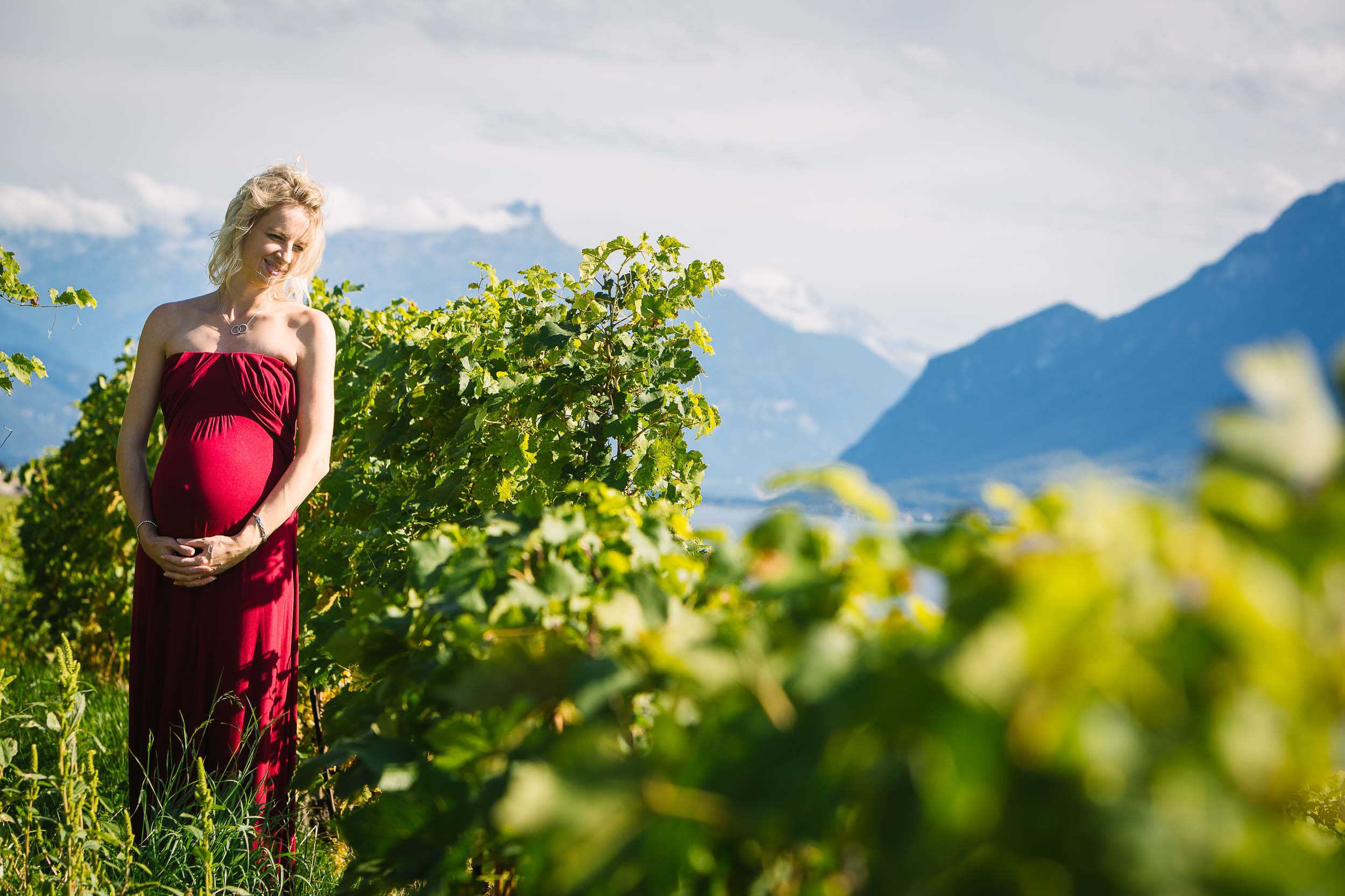 Summer maternity shoot in the Lavaux vineyards | Maryna & Andre
