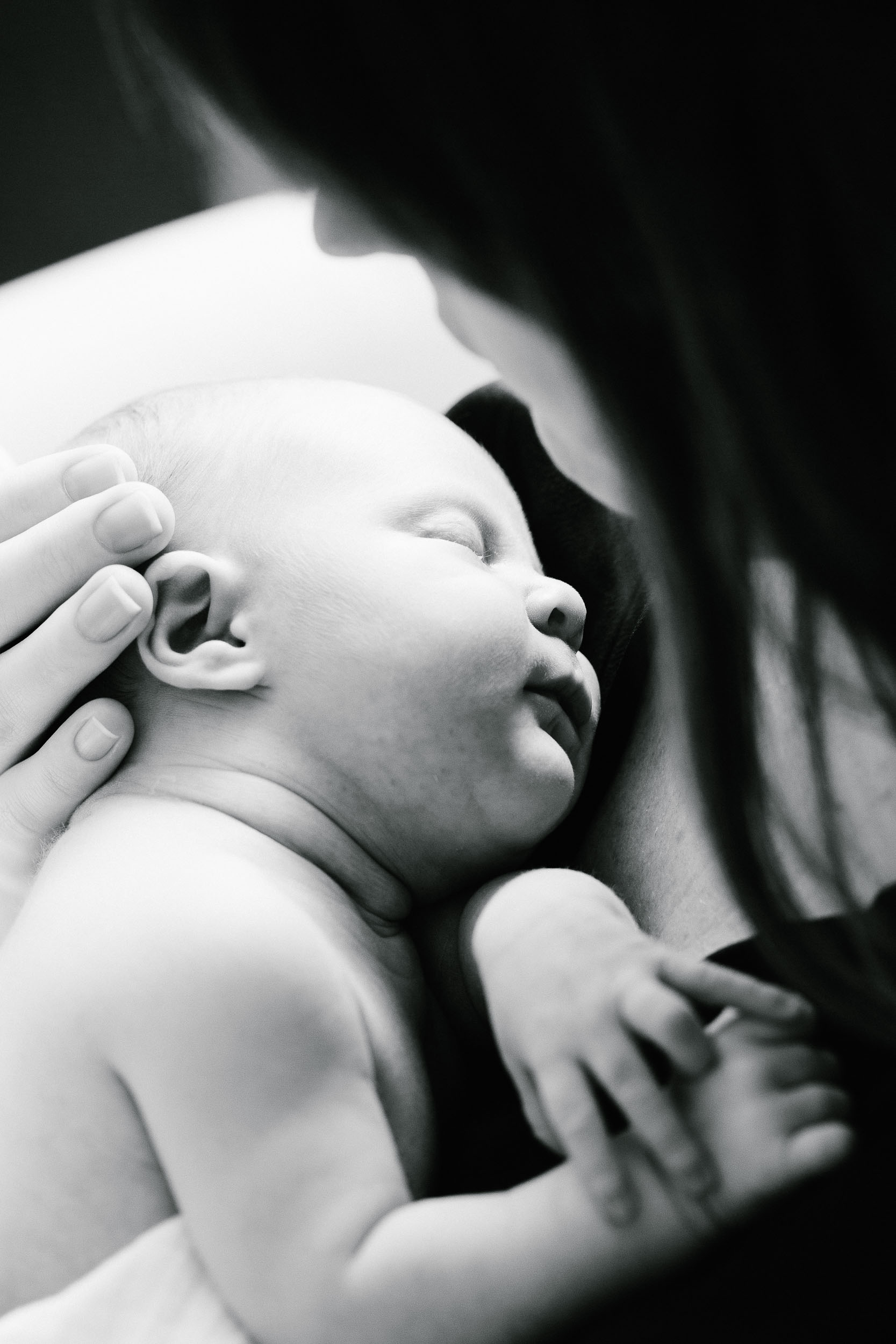 A tender moment between mother and baby | Story of the photo | Lausanne