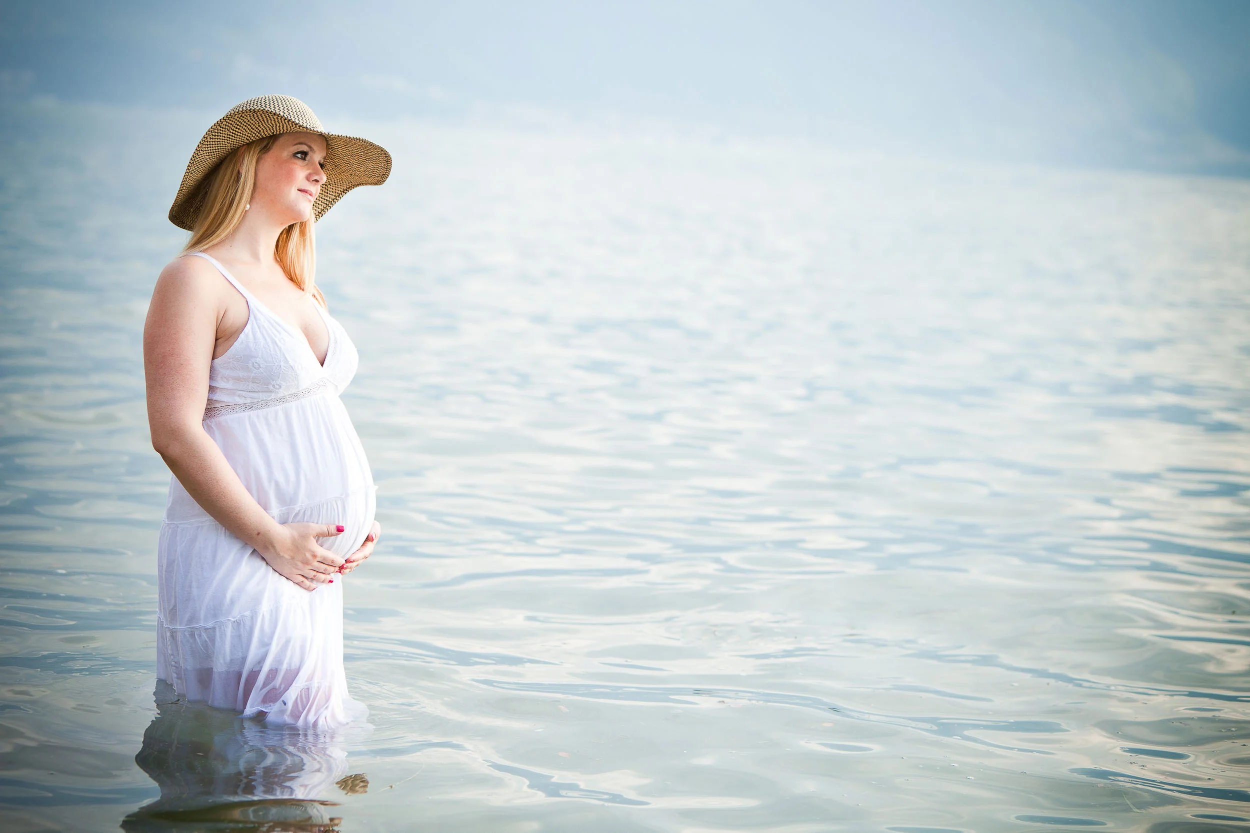Vevey Lake Geneva maternity shoot | 30 weeks | Caren