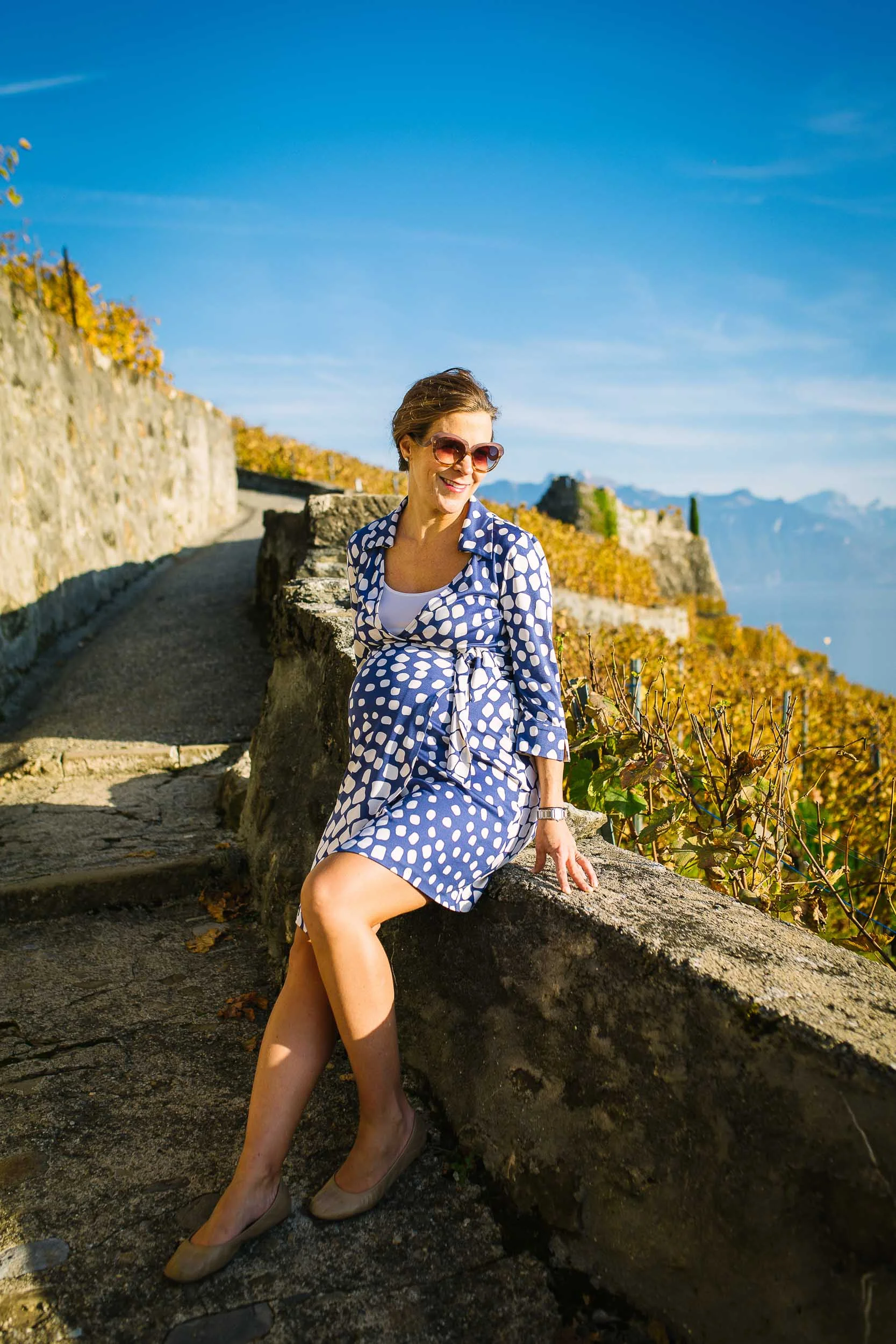 Stylish maternity shoot in the vineyards