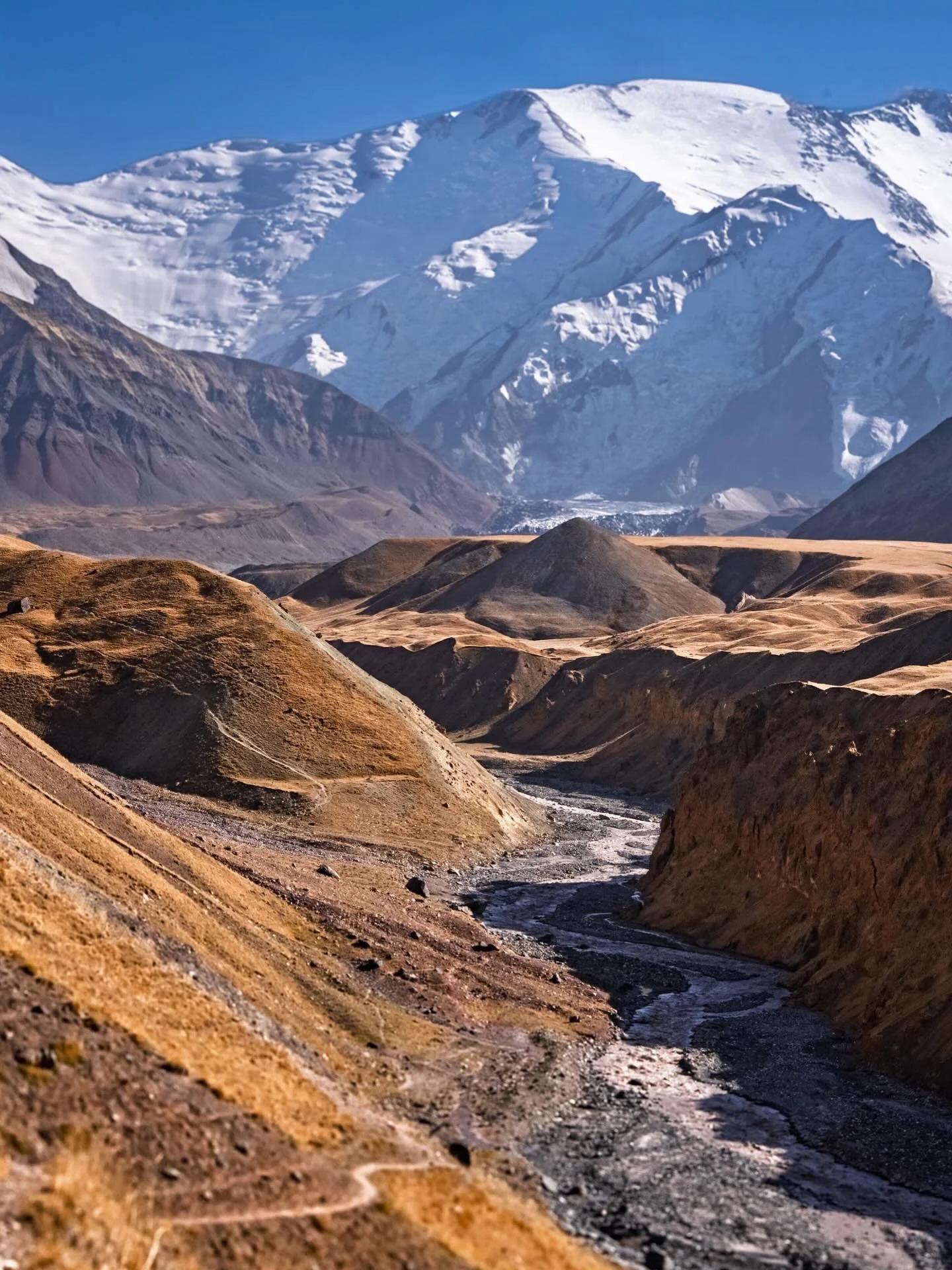 Deep in the mountains of Kyrgyzstan 🇰🇬
One of the sketchiest loose rock hikes with some wild straight drops.