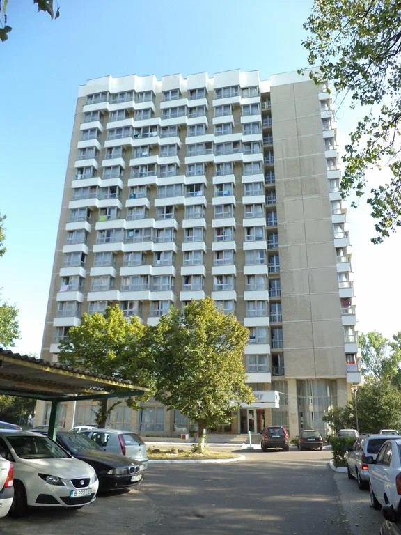 banat exterior 2.jpg